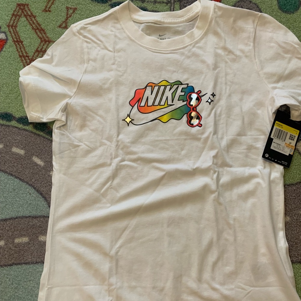 Nike womens tee